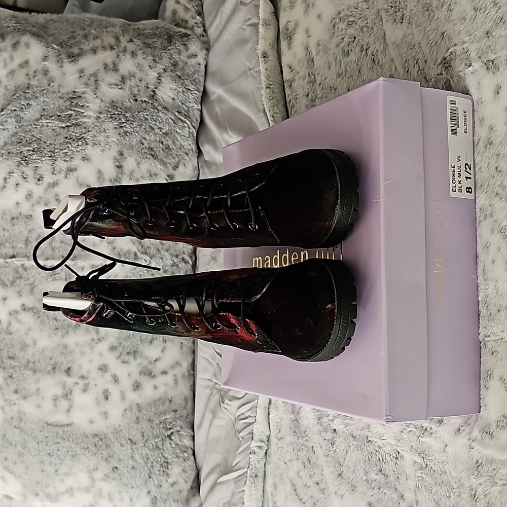 New Women's Black Flor Madden girl "Man-made Velvet" Upper boot size 8.5m.